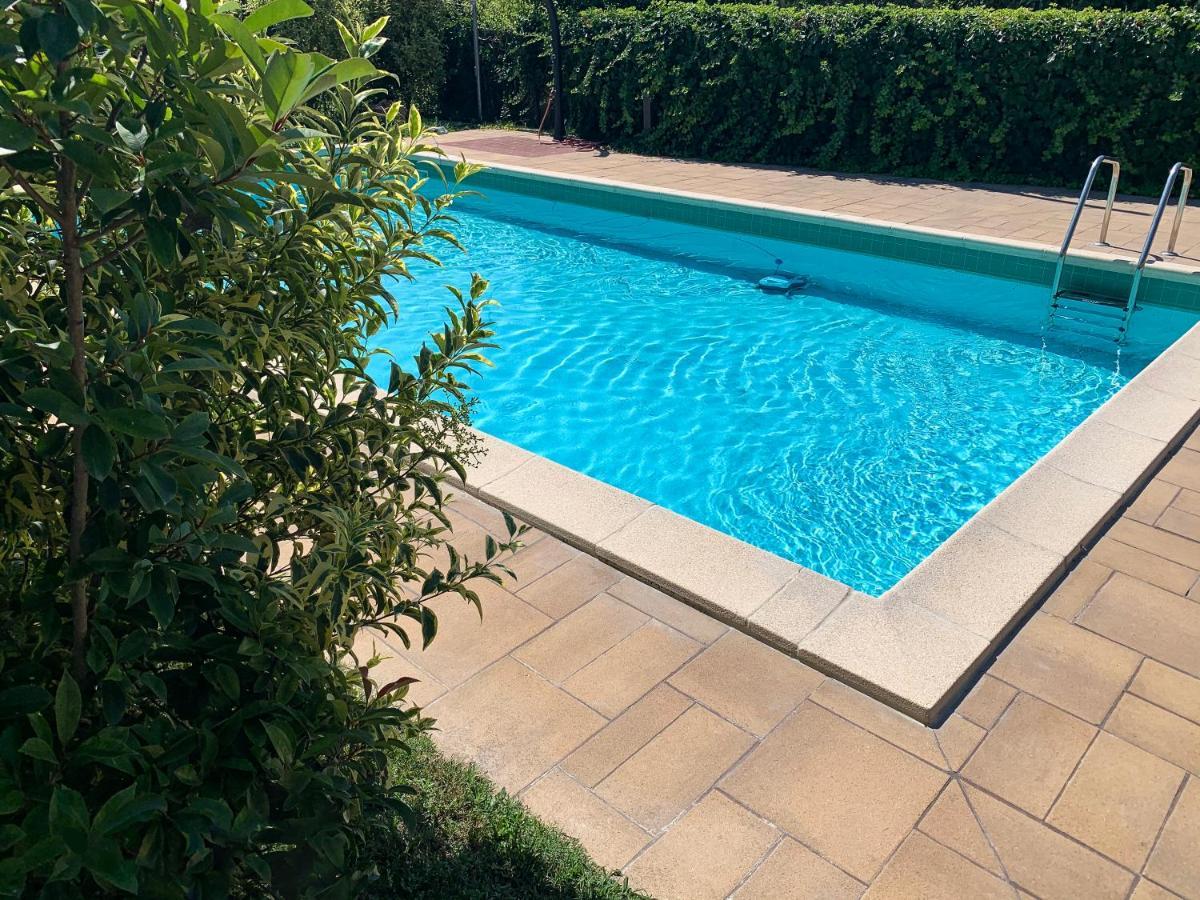 Apartment Charme And Relax With Garden And Swimming Pool Desenzano del Garda Exteriör bild