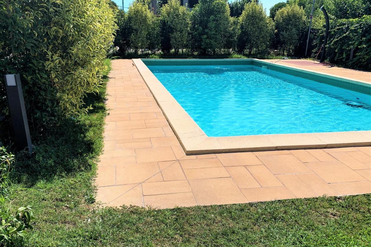 Apartment Charme And Relax With Garden And Swimming Pool Desenzano del Garda Exteriör bild