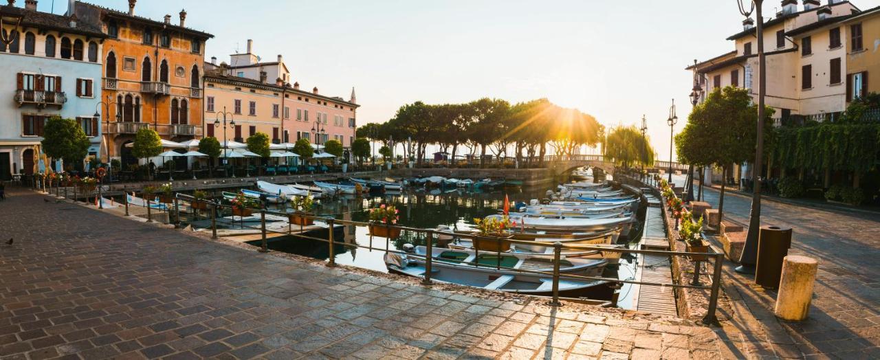 Apartment Charme And Relax With Garden And Swimming Pool Desenzano del Garda Exteriör bild