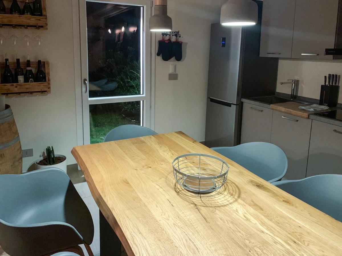 Apartment Charme And Relax With Garden And Swimming Pool Desenzano del Garda Exteriör bild